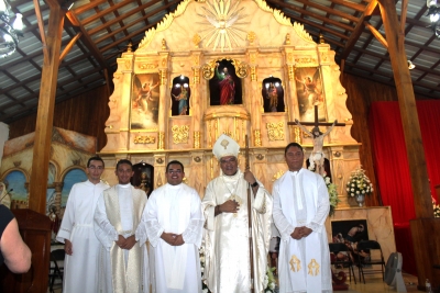 Bendición del Retablo mayor del altar de la Parroquia San Pedro Apóstol en los Pozos.