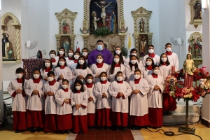 Pesé celebró la consagración de un grupo de 17 nuevos monaguillos.