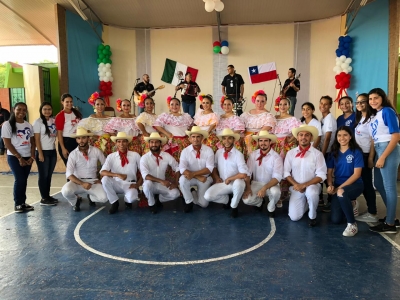 Grupos de danza folclórica de México y Chile se exhiben en el colegio Agustiniano de Chitré